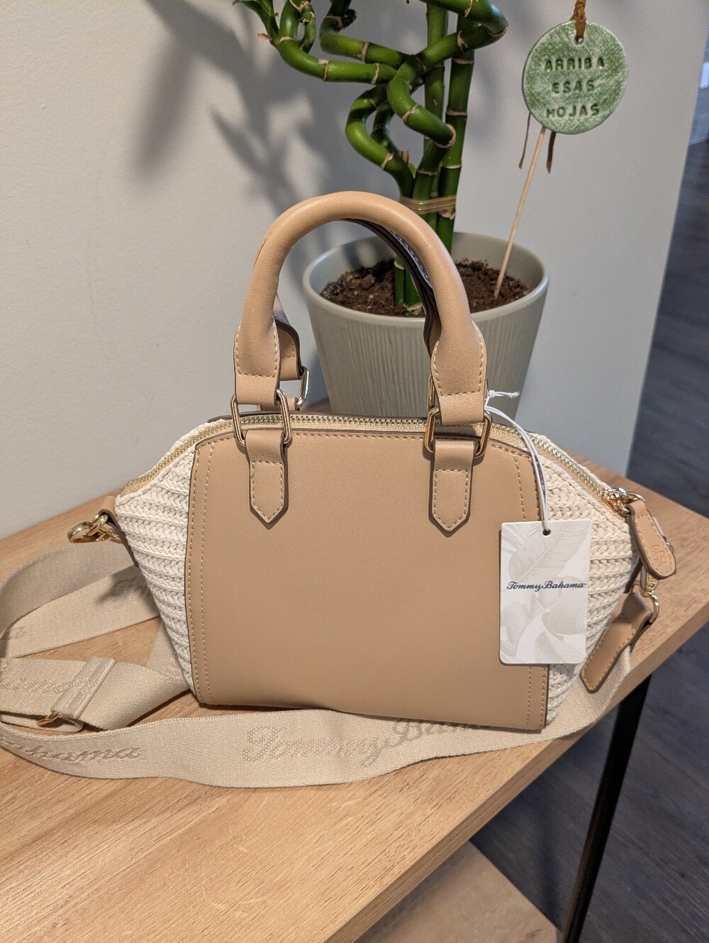 Tommy Bahama Raffia Mini Satchel Crossbody Bag Tan Pineapple Logo NWT - Picture 4 of 8